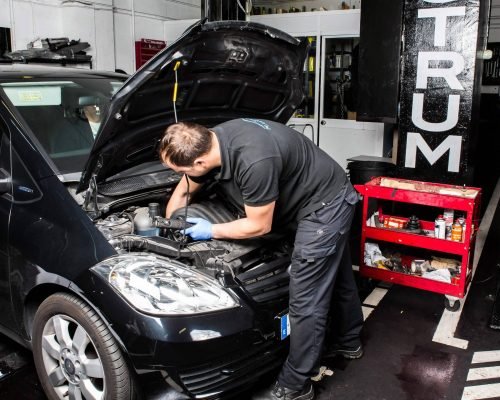 Quienes somos 9 Revisión del coche en Azca